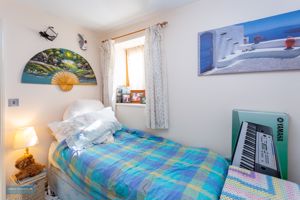 Owls Hoot - Bedroom- click for photo gallery